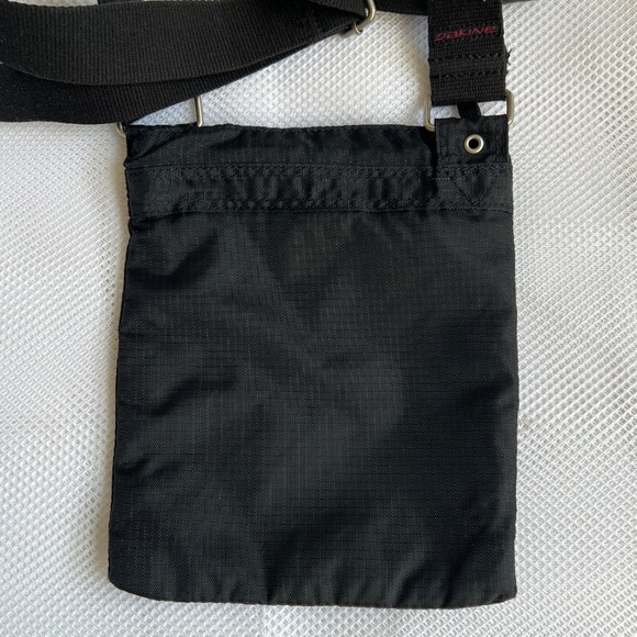 Dakine Crossbody Flat Bag Polyester Slim Small Black & Red Travel / School - Picture 4 of 8